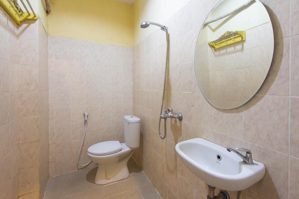 Wijaya Imperial Hotel Baturetno Zimmer foto